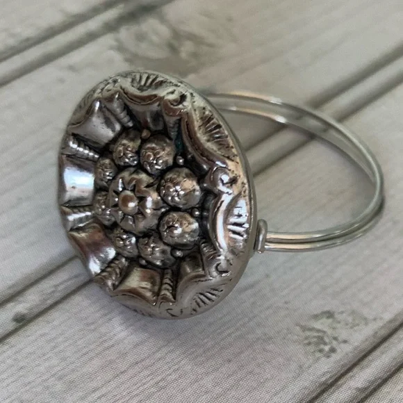 HANDMADE‎ VINTAGE BUTTON RING - Picture 6 of 12